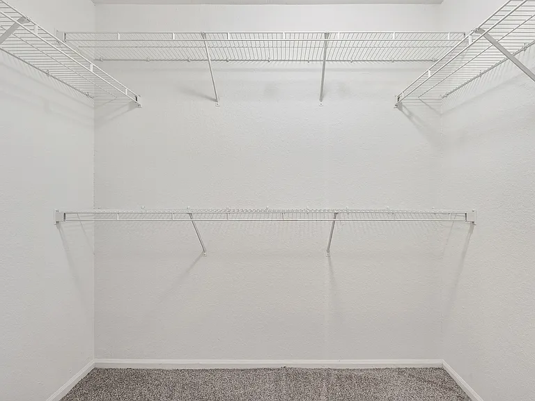 Weston Oaks Apartments — Photo 16