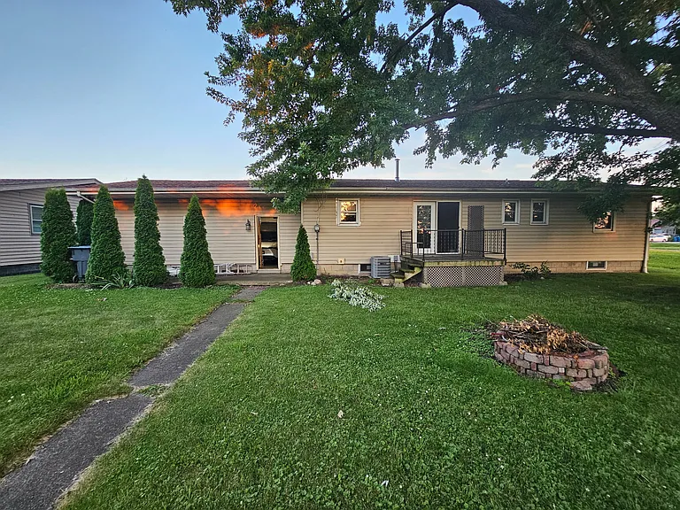 2135 Tiffin Ave — Photo 2