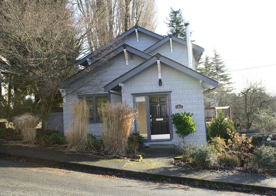 1st image of 1017 Bigelow Ave NE
