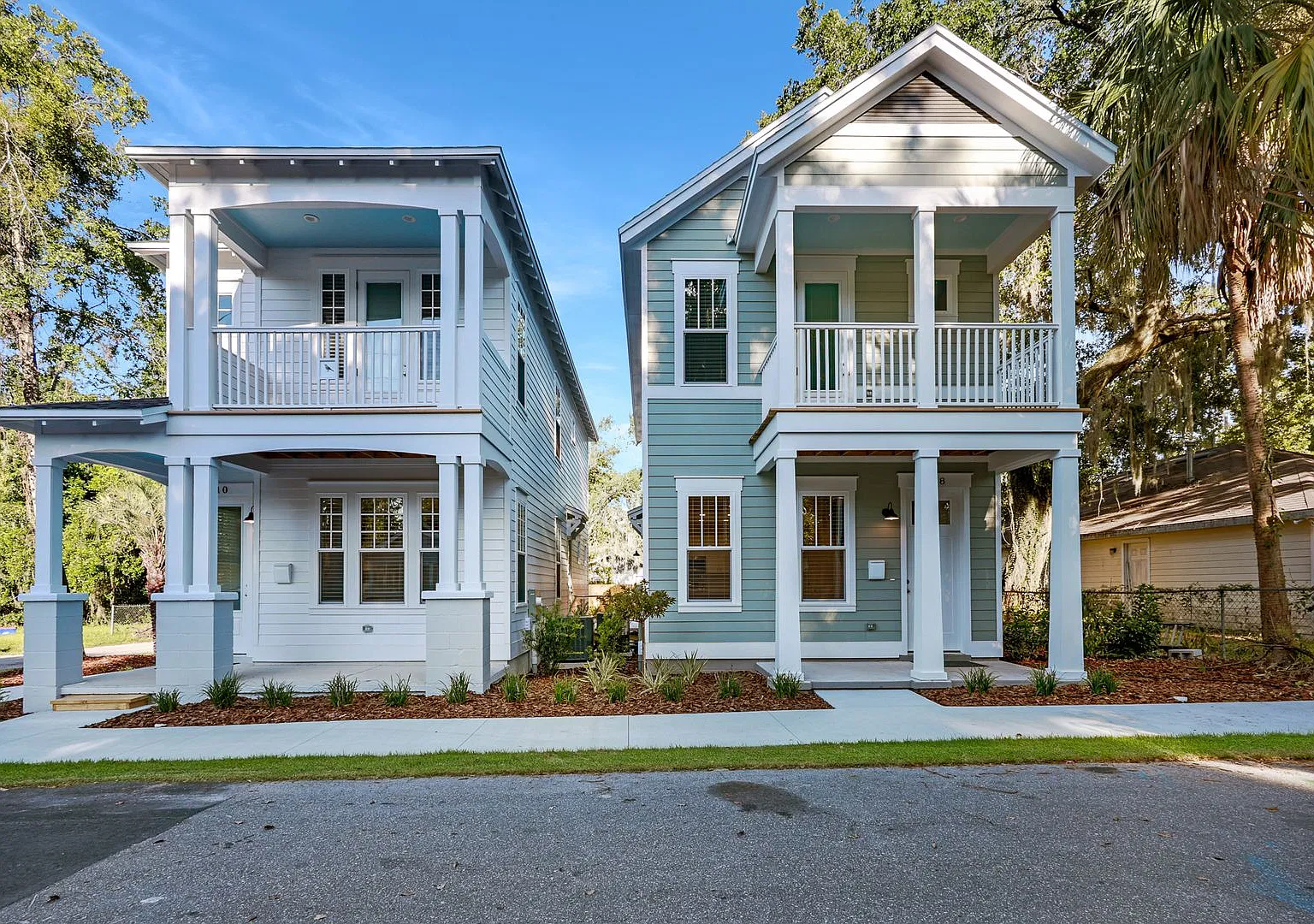 Brand New Construction Luxury 4 Bed/4 Bath home within 3 blocks from UF. — Photo 1