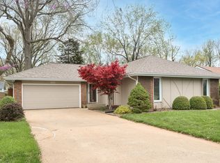 1551 E Vincent Dr, Springfield, MO 65804