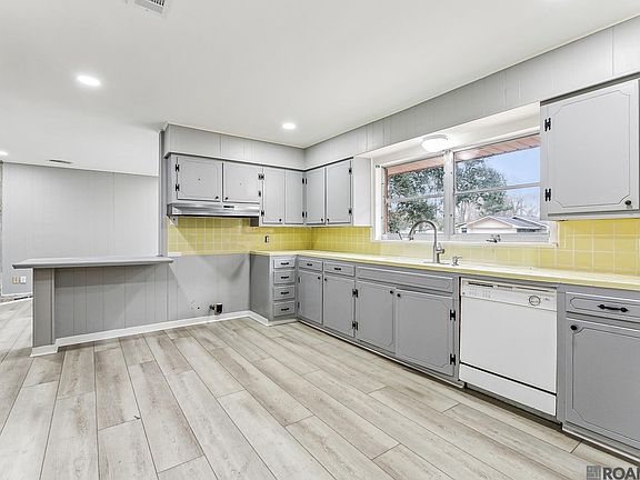 4th image of 915 Cora Dr