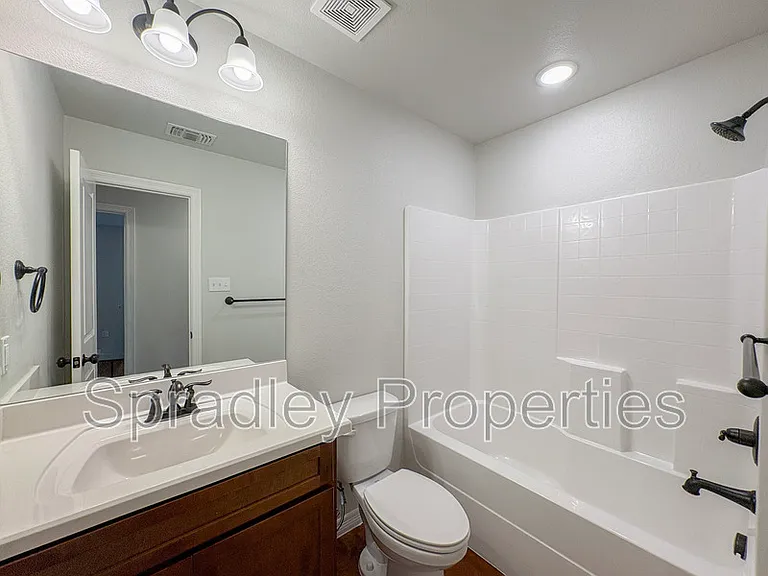 205B Sparrow Cv — Photo 9