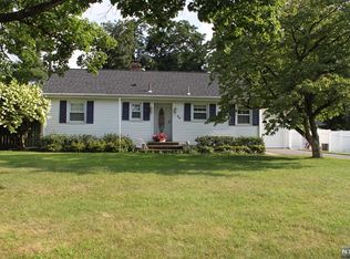 39 Oping Rd, Pompton Plains, NJ 07444