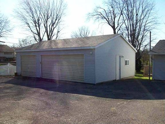 Detached Garage