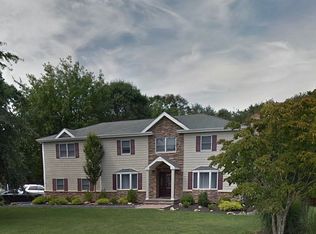2 Crick Holly Ln, East Islip, NY 11730