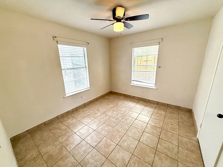520 Prado St — Photo 13