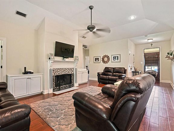 5th image of 107 Briar Green Dr
