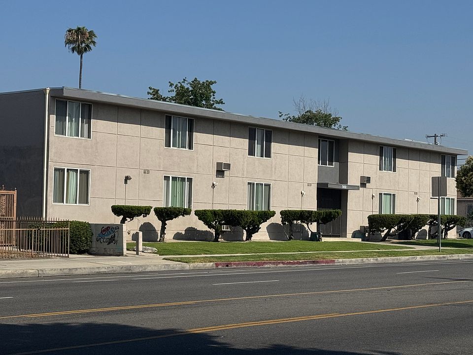 1st image of 7651 Vineland Ave #211