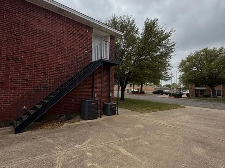 2332-2338 Breezy Dr — Photo 12