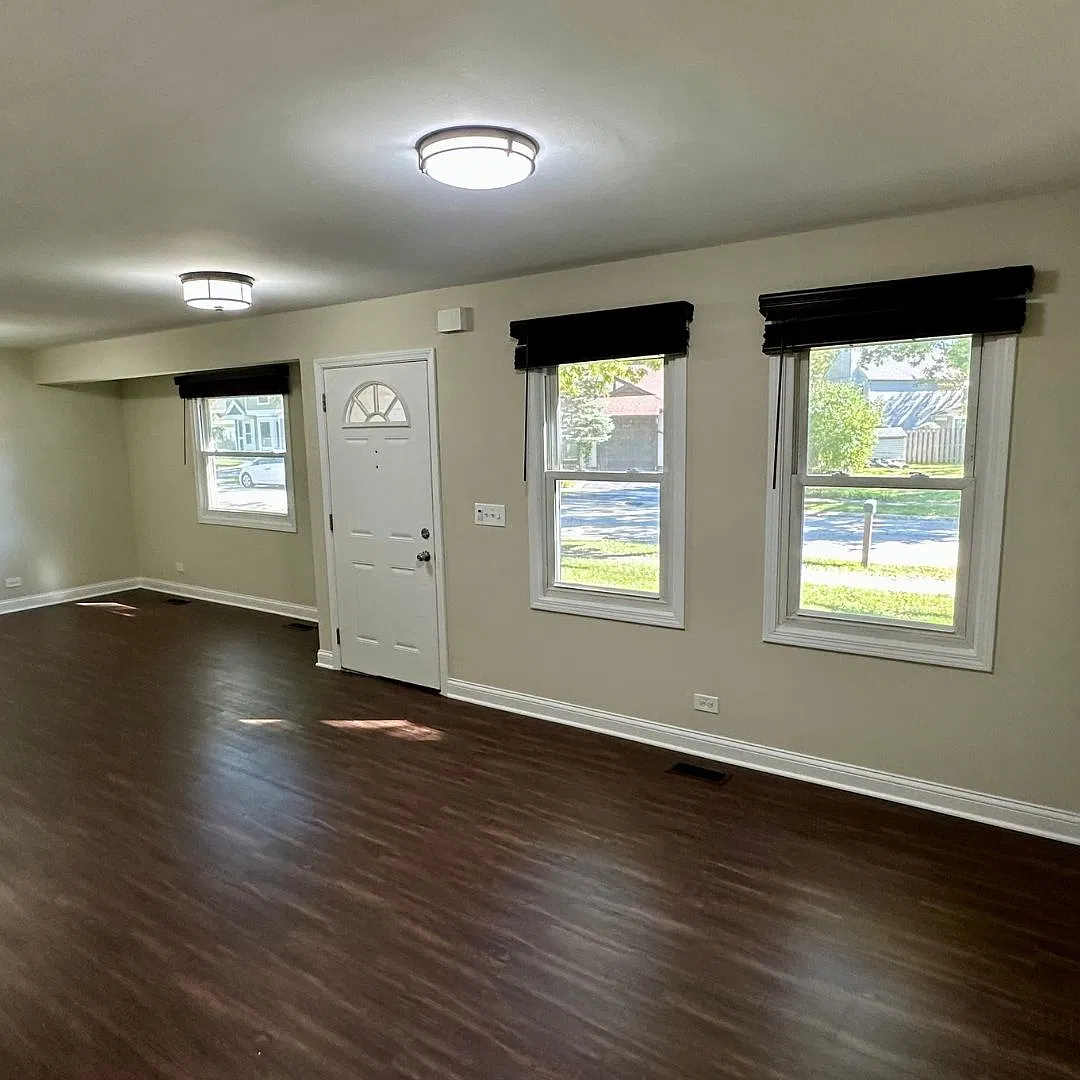 3 bed, 1374 sqft, $3,000 — Photo 2