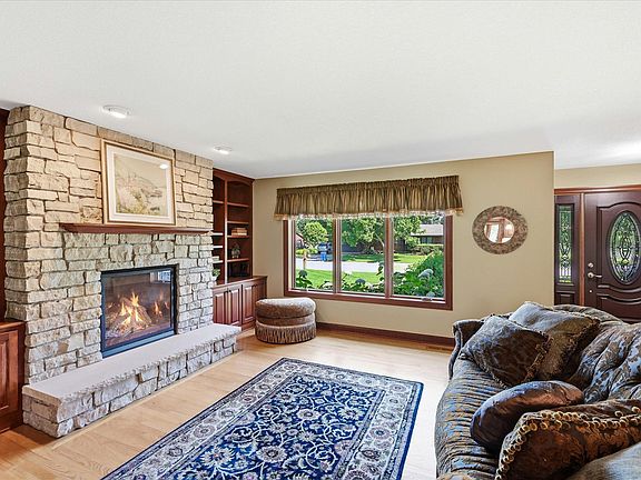 3rd image of 433 Carissa Ln SW