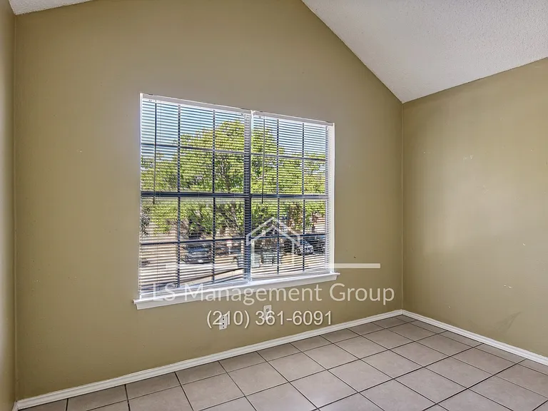 6702 Windsor Holw — Photo 20