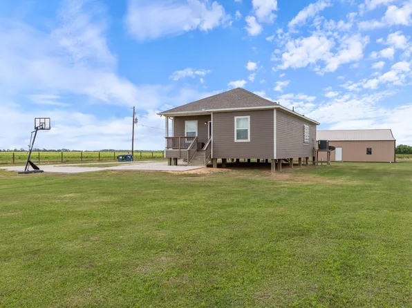 955 County Road 385, Palacios, TX 77465