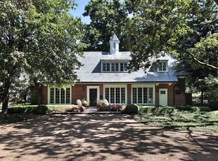 18 E Laurel Ave, Lake Forest, IL 60045