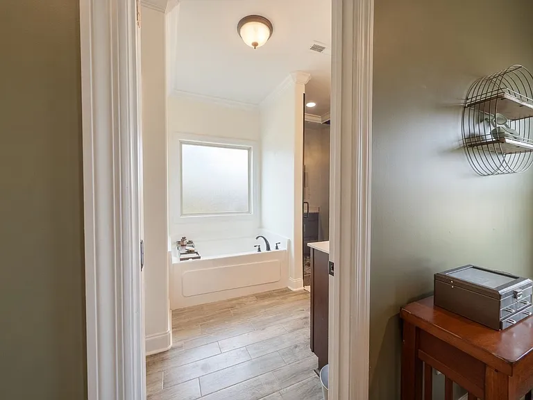 5005 Rainier Dr — Photo 10