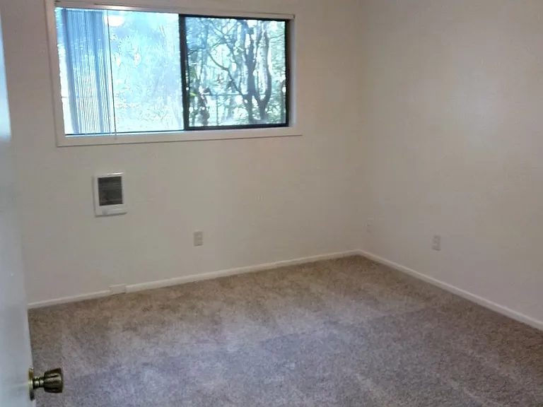 Oakview Terrace Apartments — Photo 9