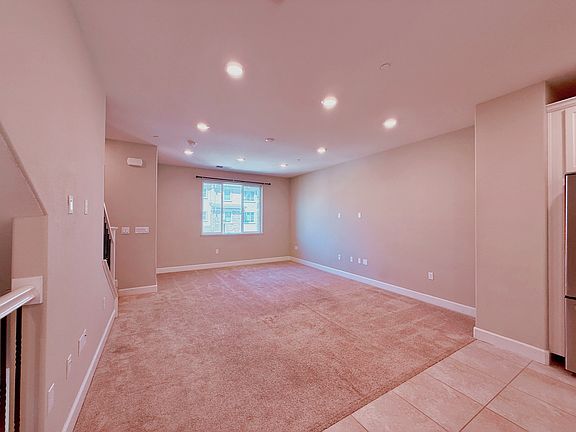 3rd image of 528 Autumn Meadow Dr