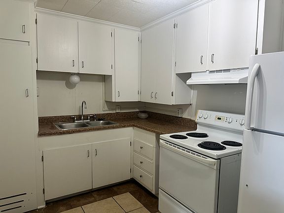 4th image of 908 Center St