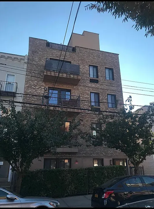 26-27 30th St #1F