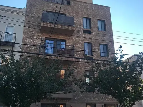 26-27 30th St #1F, Astoria, NY 11102