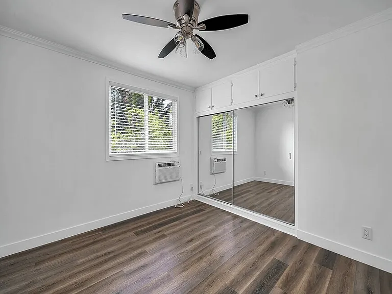 4350 Franklin Ave — Photo 8