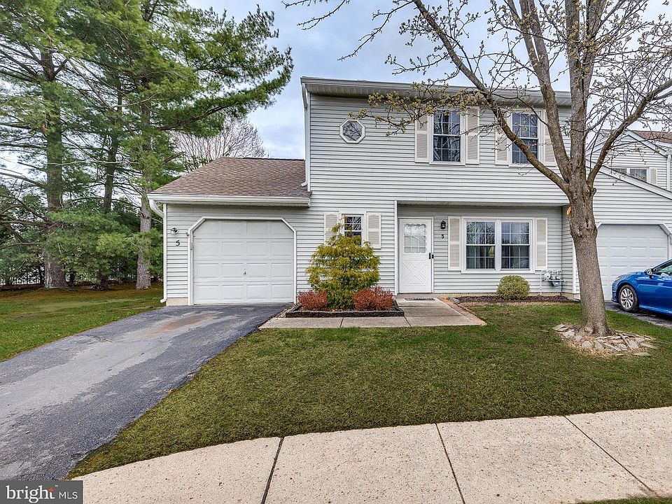 1st image of 5 Berkshire Ct