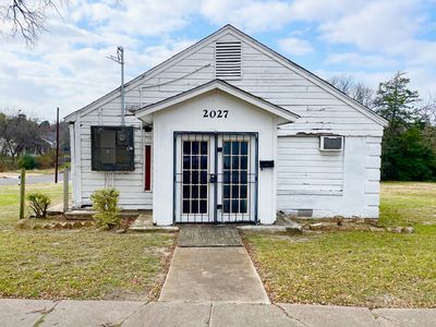 2027 Lamont Ave, Dallas, TX, 75216