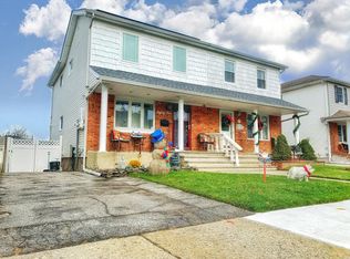 84 Middle Loop Rd, Staten Island, NY 10308