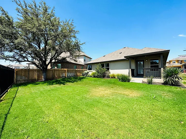 112 Groesbeck Ln — Photo 23
