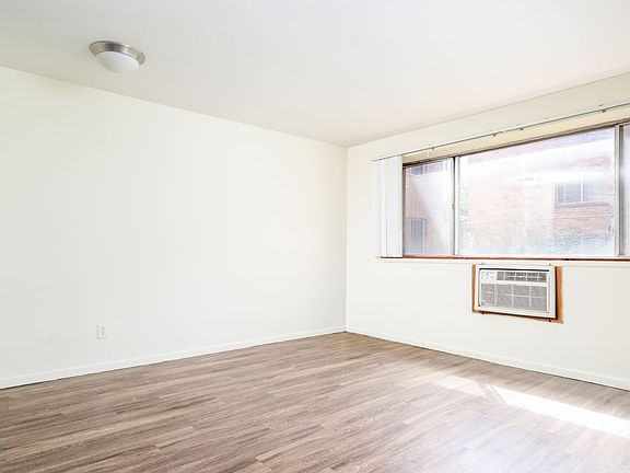 3rd image of 2001 Bryant Ave S APT 105