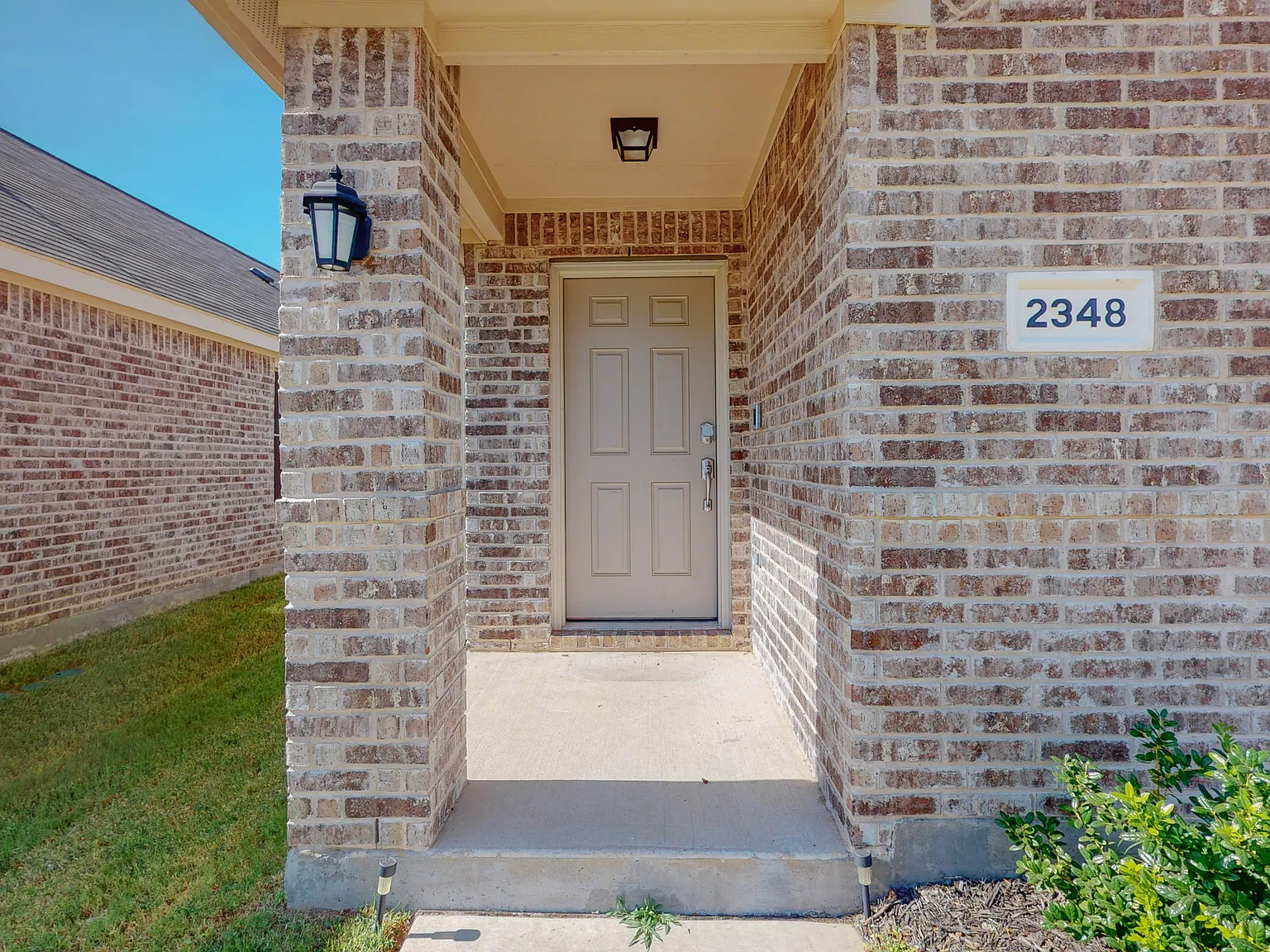 3 bed, 1367 sqft, $1,899 — Photo 2