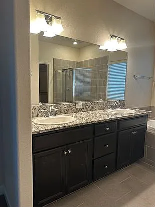 4 Bedroom 2 1/2 bath , built in 2028, close to UC Merced — Photo 4