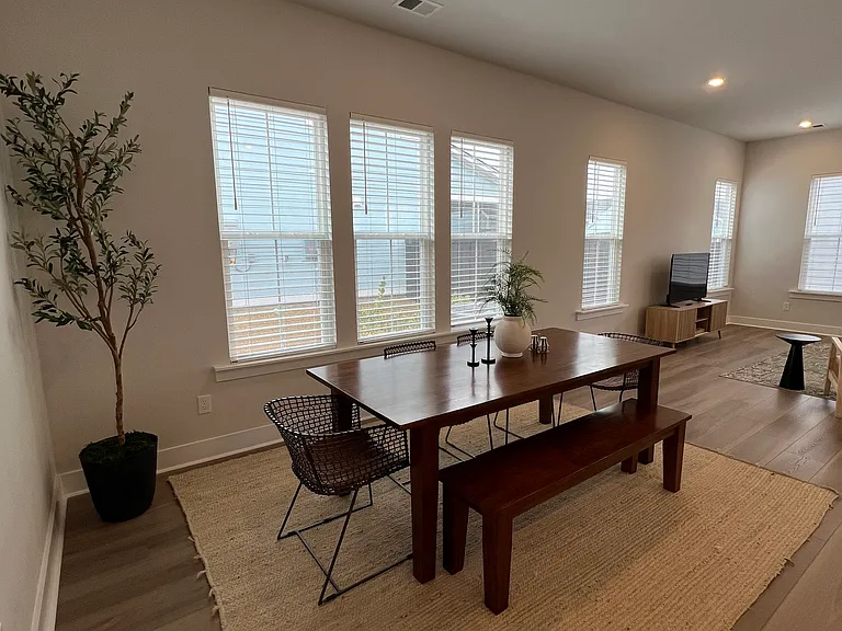 305 Citrus Dr — Photo 8