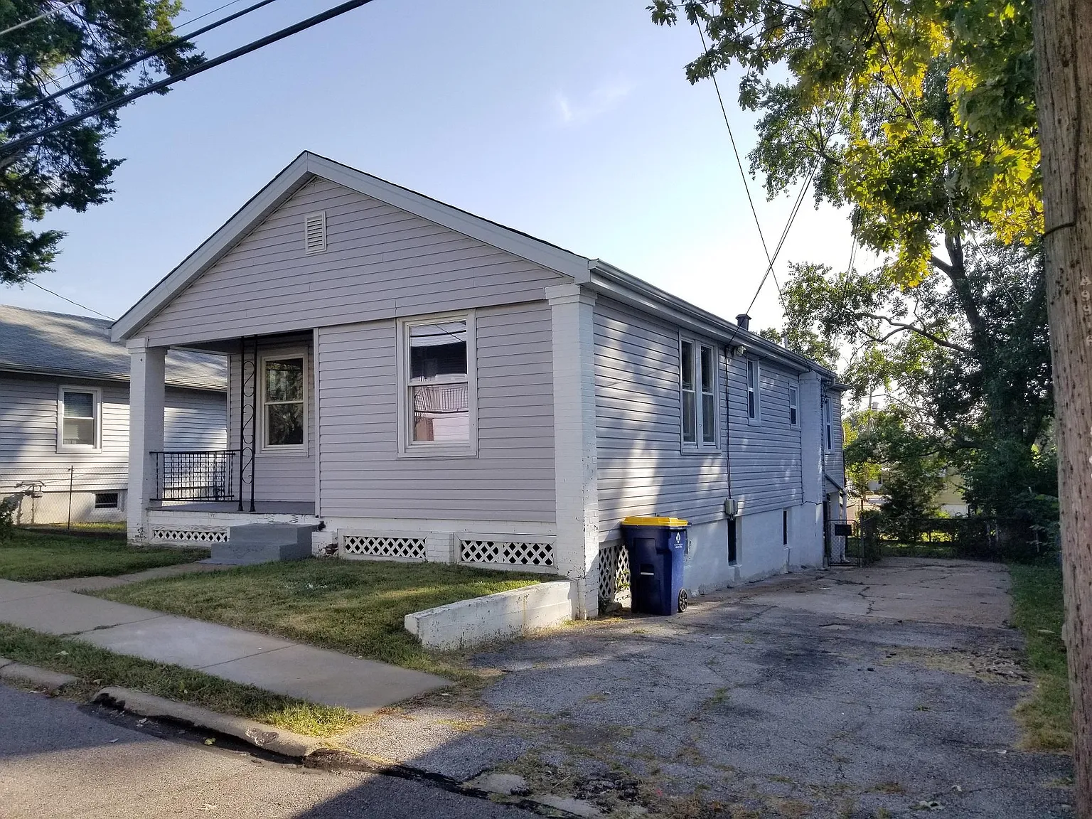 9914 Lark Ave photo 1