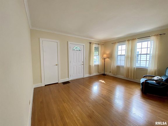 5th image of 3125 N Parish Ave