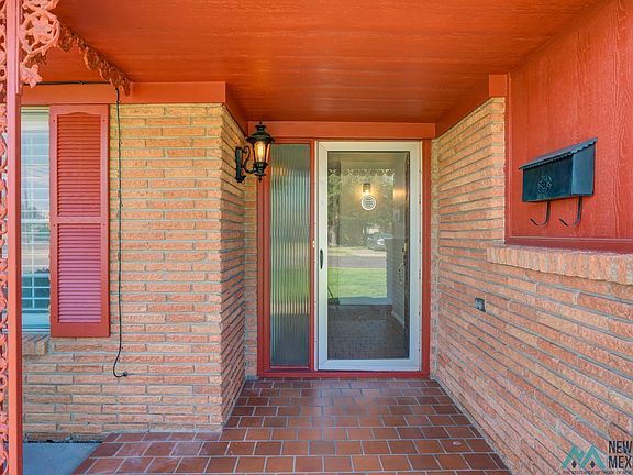 5th image of 725 E Seco Dr