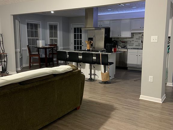 3rd image of 245 Oakmont Dr