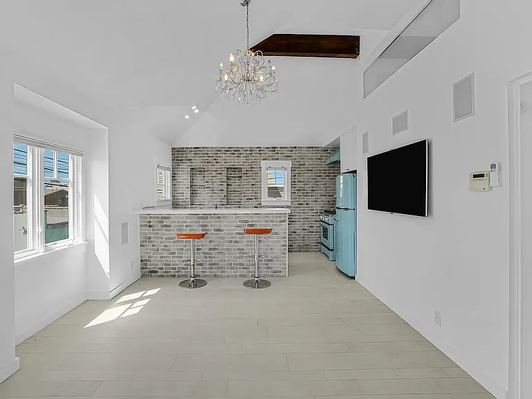 44 Sunset Ave — Photo 44