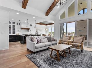 22052 W 93rd Ter, Lenexa, KS 66220