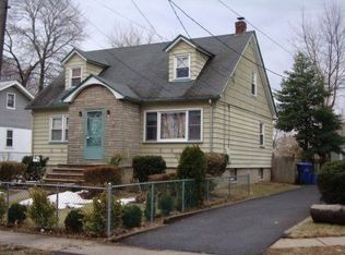 31 S Lake Dr, Hackensack, NJ 07601