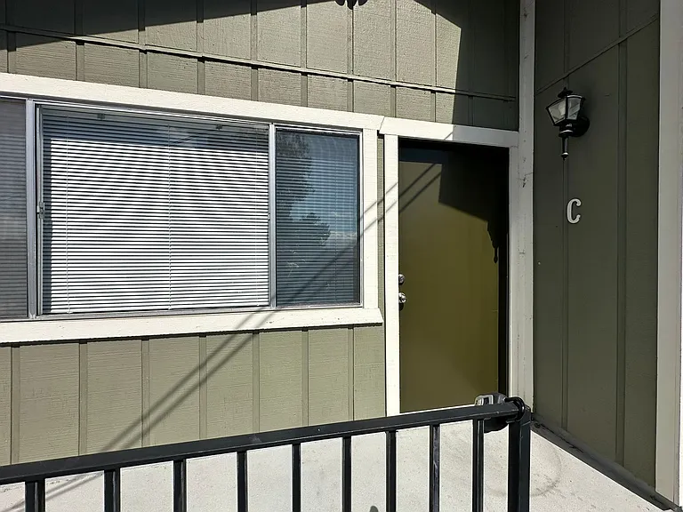 1295 Bond St — Photo 2