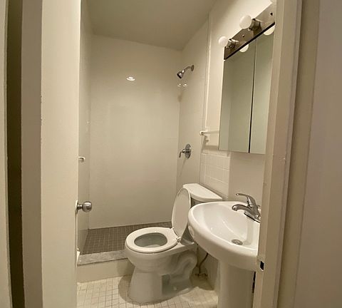 5th image of 249 E 53rd St #26