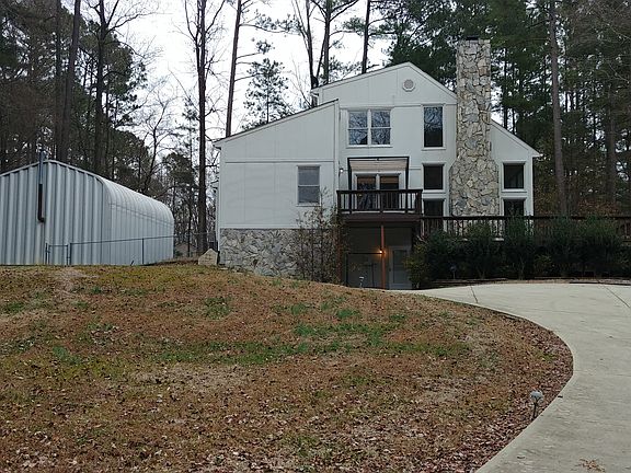 Separate drive, walkout basement