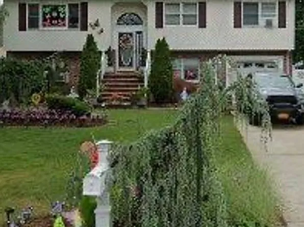 5 Avenue B, Holbrook, NY 11741