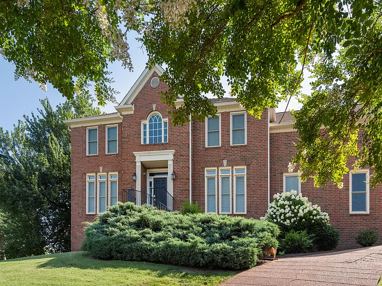 1520 Woodfield Ct — Photo 3