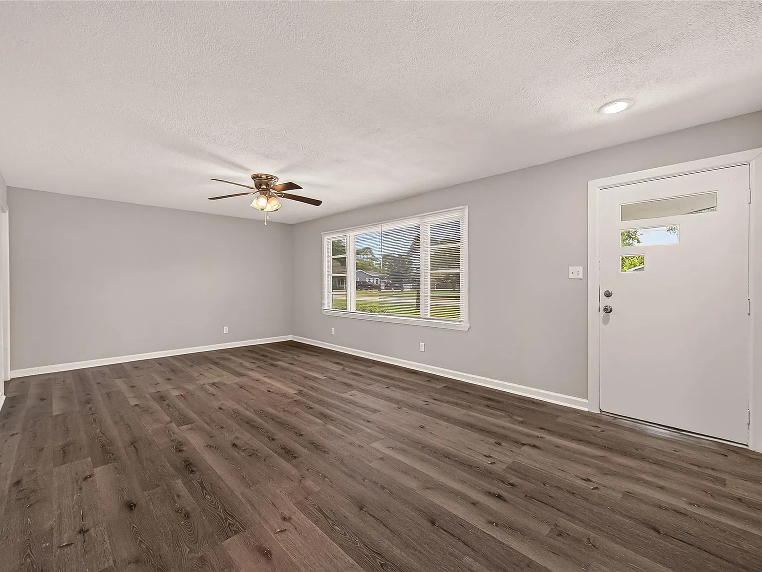 4 bed, 2.0 bath, 1496 sqft, $1,850 — Photo 4
