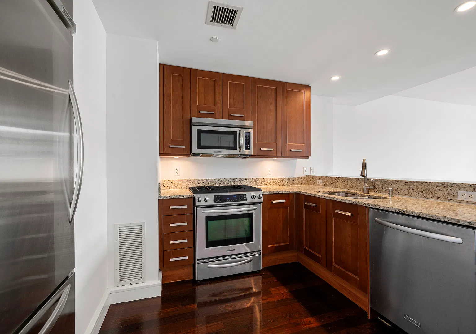 1 bed, 908 sqft, $4,100 — Photo 3