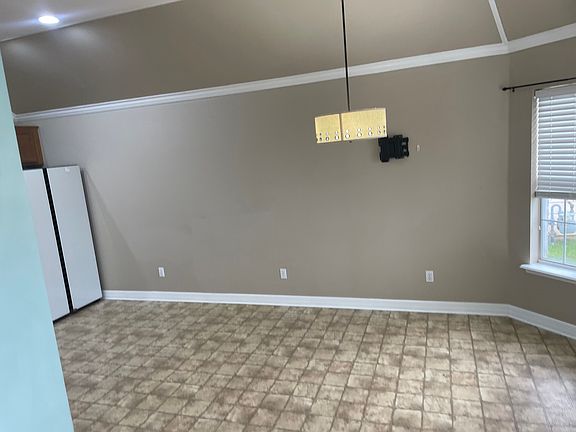 5th image of 361 Gaston Ln