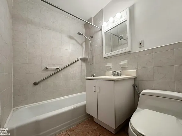 330 Third Avenue image 11 of 16